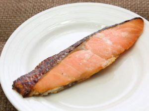 今日もタンパク質「鮭のホイル焼き」が食べられる！トレーニング後の朝食が待ち遠しい^^